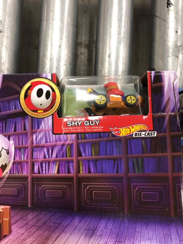 Photo 1 of Hot Wheels Mario Kart Boo's Spooky Sprint Trackset