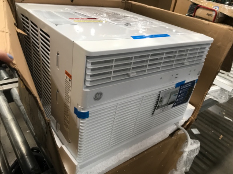 Photo 5 of GE Window Air Conditioner 14000 BTU, Wi-Fi Enabled, Energy-Efficient Cooling for Large Rooms, 14K BTU Window AC Unit with Easy Install Kit, Control Using Remote or Smartphone App 21.34 x 20.16 x 15.08 inches

