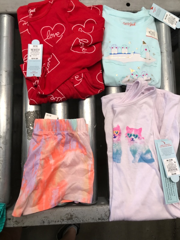 Photo 1 of 4 Piece girls clothes bundle
3 items are XSmall (4-5), 1 medium (7/8)