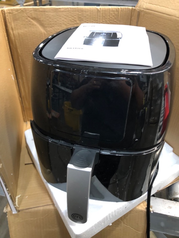 Photo 2 of **PARTS ONLY *** MasterChef AirFryer 4.75 Qt Compact Air Fryer with Digital Display, 7 Simple Cooking Presets & Fully Adjustable Temperature, Easy Clean Detatchable Basket, 1400W, 4.5 Liter, For 2-4 People, Black
(DOES NOT TURN ON )