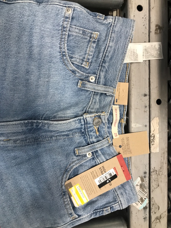 Photo 3 of SIZE 25X29-Levi's® Women's High-Rise Straight Jeans

