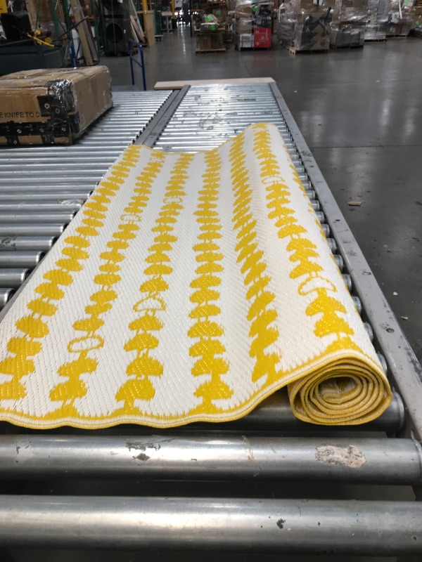 Photo 1 of 4X6FT WHITE/YELLOW  PATTERNED PLASTIC WOVEN AREA MAT 