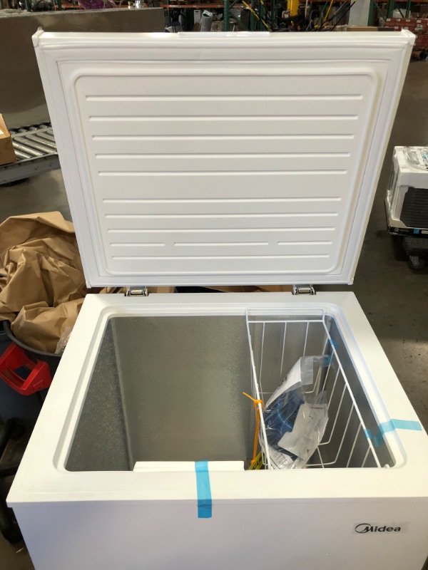 Photo 3 of *NONFUNCTIONAL* Midea MRC050S0AWW Chest Freezer, 5.0 Cubic Feet, White
