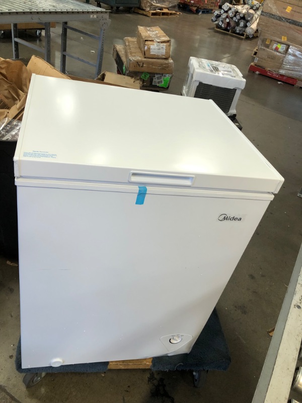 Photo 2 of *NONFUNCTIONAL* Midea MRC050S0AWW Chest Freezer, 5.0 Cubic Feet, White
