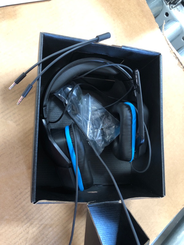 Photo 2 of G432 Surround Gaming Headset, 981000769
