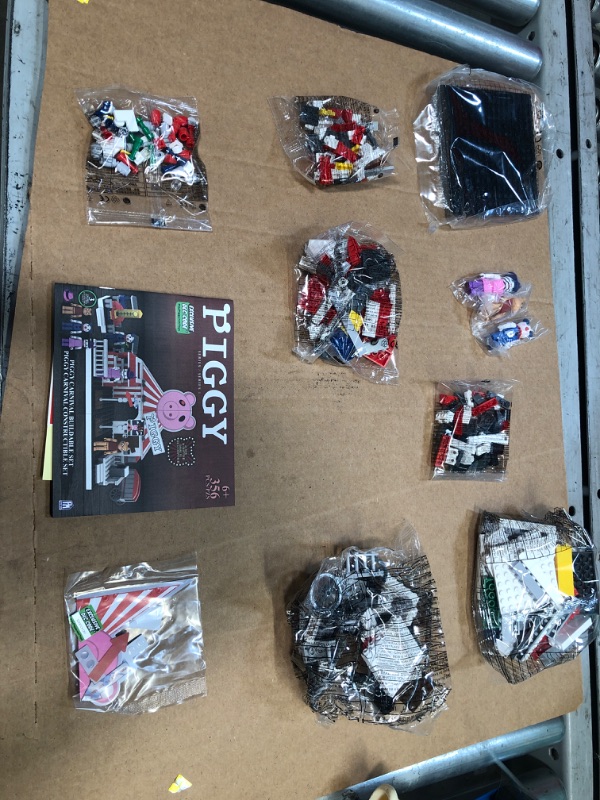 Photo 1 of Piggy Deluxe Building Set

