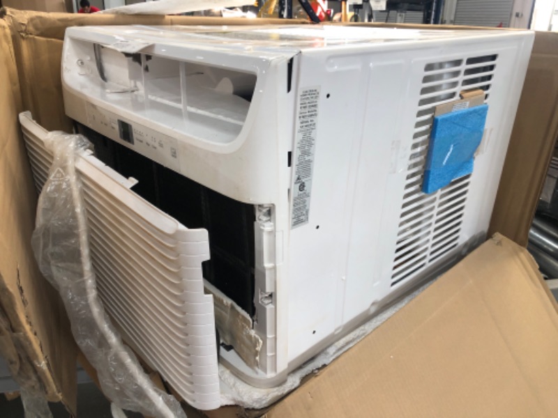 Photo 4 of (DENTED; CRACKED FRONT PANEL/CORNER) Frigidaire 15 000 BTU 115-Volt Window Air Conditioner with Slide-Out Chassis Energy Star FFRE153WAE

