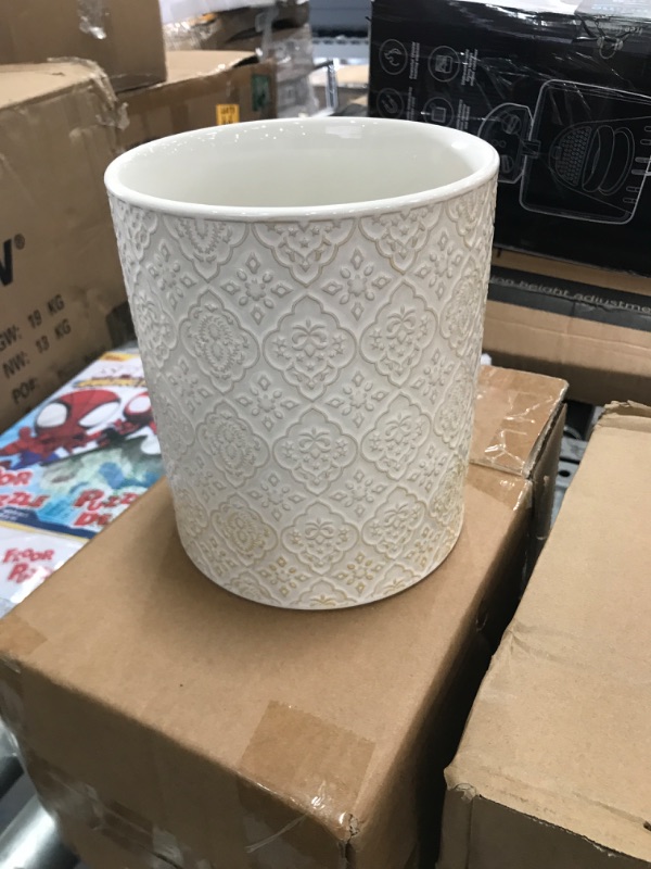 Photo 1 of KOOV 7 INCH FLOWER POT