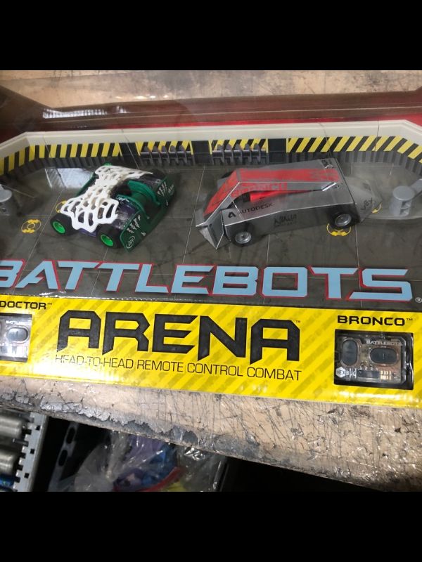 Photo 1 of HEXBUG BattleBots Arena 3.0 (Bronco vs Witch Doctor 2.0)

