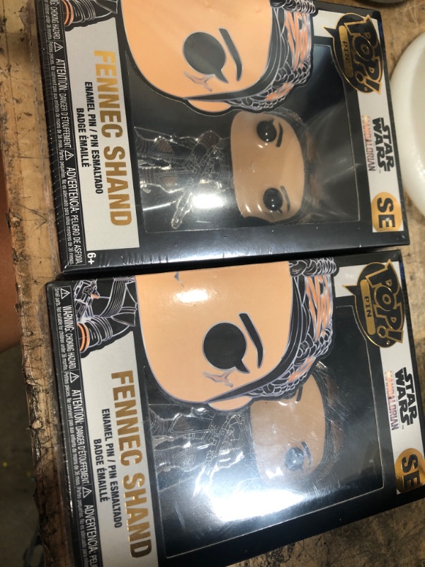 Photo 2 of 2 pack - Funko Pop! Pin: Star Wars Mandalorian FENNEC SHAND SE SG
