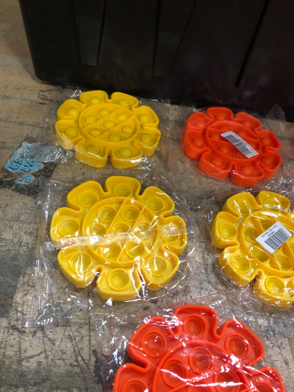 Photo 1 of Bundle of 8
Flower Shape Push Pop Fidget Toys Orange and Yellow 