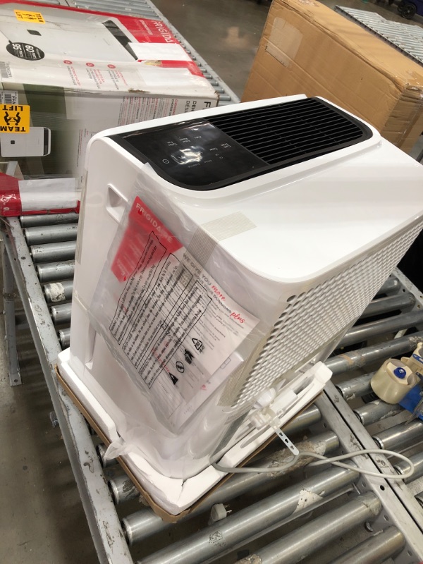 Photo 5 of FRIGIDAIRE FFAD6022W1 Dehumidifier 21.1 Pt White 2 Speeds Plastic 115V AC
