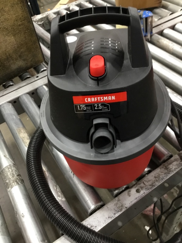 Photo 1 of Craftsman CMXEVBE17250 2.5 gallon 1.75 Peak Hp Wet/Dry Vaccum, Portable Shop with Attachments
