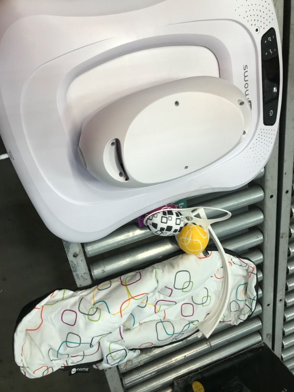 Photo 4 of mamaRoo4 infant seat