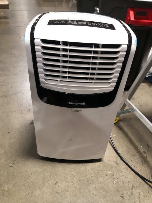 Photo 3 of MAKES A WEIRD SOUND**Honeywell White/Black MO08CESWK6 9,100 (ASHRAE)/6,100 BTU (SACC) Portable Air Conditioner, 400 Sq. Ft
