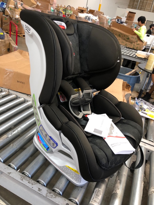 Photo 3 of Britax Boulevard ClickTight Convertible Car Seat, Circa
