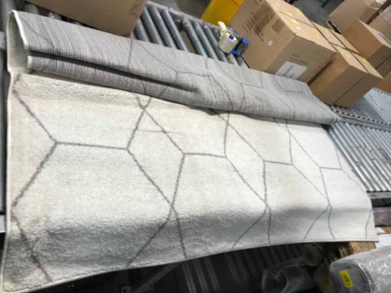 Photo 1 of Unique Loom Trellis Frieze Collection Area Rug-Modern Morroccan Inspired Geometric Lattice Design, 5'2''ft x 8' ft, Ivory/Gray
