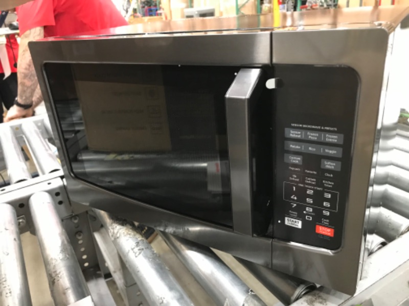 Photo 4 of -OPENED TO VERIFY PARTS!
Toshiba EM131A5C-BS Microwave Oven with Smart Sensor Easy Clean Interior ECO Mode and Sound on/Off 1.2 Cu.ft 1100W Black Stainless Steel
