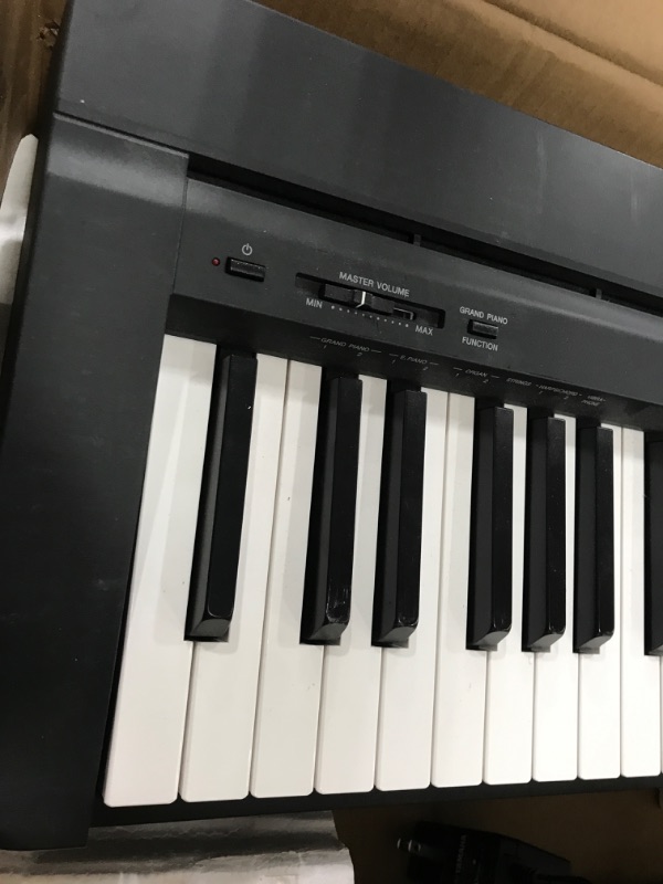 Photo 5 of *NONFUNCTIONAL* YAMAHA P71 88-Key Weighted Action Digital Piano with Sustain Pedal and Power Supply (Amazon-Exclusive)
