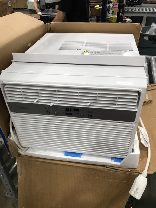 Photo 6 of (DOES NOT FUNCTION)Midea MAW12R1BWT 12,000 BTU 115V Window AC W/Remote
**DOES NOT BLOW OUT AIR GOOD, MAKES NOISE WHEN POWERED ON**
