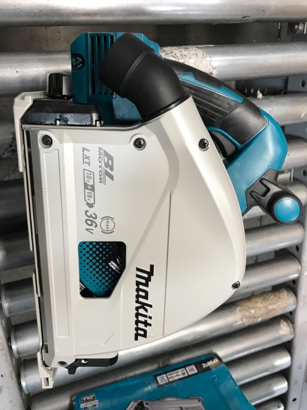 Photo 4 of 
Makita
18V X2 LXT Lithium-Ion (36V) Brushless Cordless 6-1/2 in. Plunge Circular Saw (Tool Only) with 55T Carbide Blade
