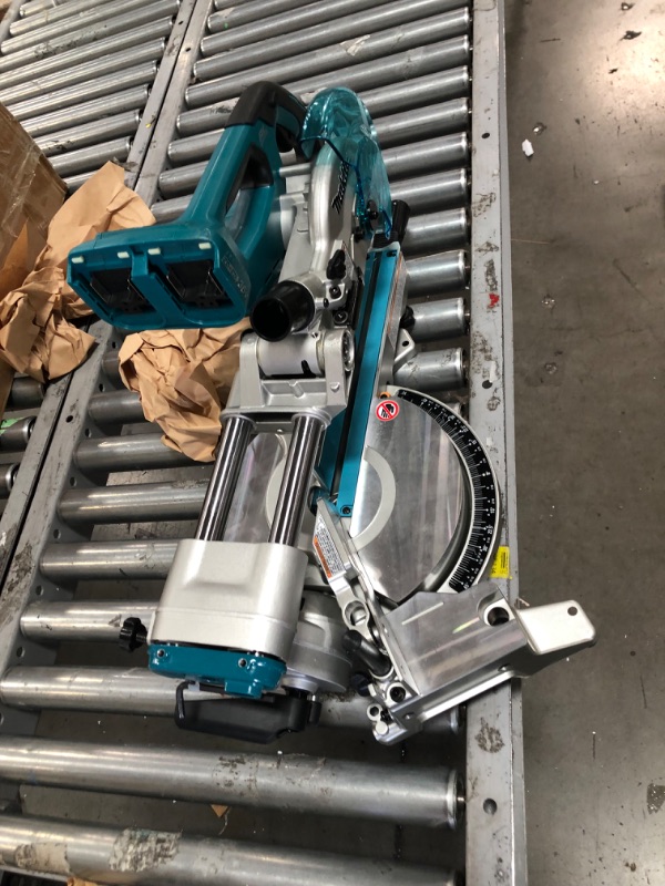 Photo 1 of **PARTS ONLY**

Makita 36V (18V X2) LXT® Brushless 7?1/2" Dual Slide Compound Miter Saw, Tool Only


