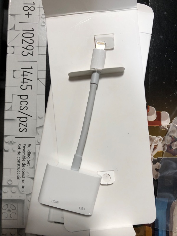 Photo 2 of Apple Lightning Digital AV Adapter (MD826AM/a) ZTE
