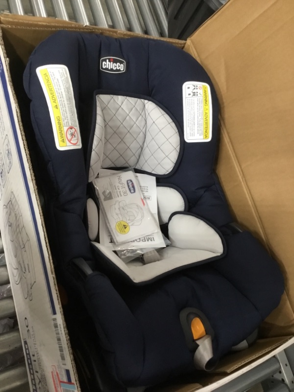 Photo 2 of Chicco KeyFit 30 Infant Car Seat with Base, Usage 4-30 Pounds, Oxford (1341555)
