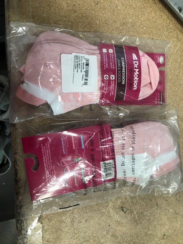 Photo 2 of *** SETS OF 3 **
Dr. Motion Women's 2PK Dr. Motion Compression Low Cut Socks Sockshosiery, Pale Salmon/White Tri Color Dots, ONE SIZE
