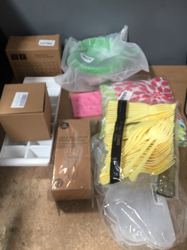 Photo 1 of ** AMAZON BUNDLE OF HOME GOODS ** **8 NON-REFUNDABLE **8 ** SOLD AS IS**
