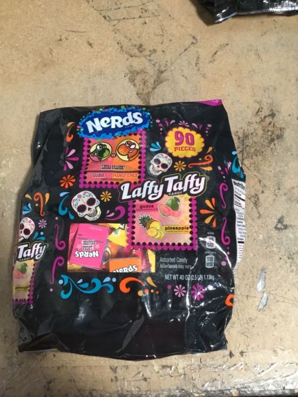 Photo 2 of **NON-REFUNDABLE***
BEST BY 1/22
Nerds & Laffy Taffy Halloween Variety Pack, 40 Ounce
