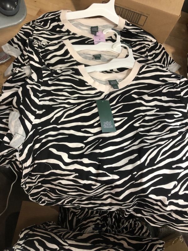 Photo 2 of 3 WILD FABLE | ZEBRA PRINT CROPPED COTTON CUFF SLEEVE TEE
size XS