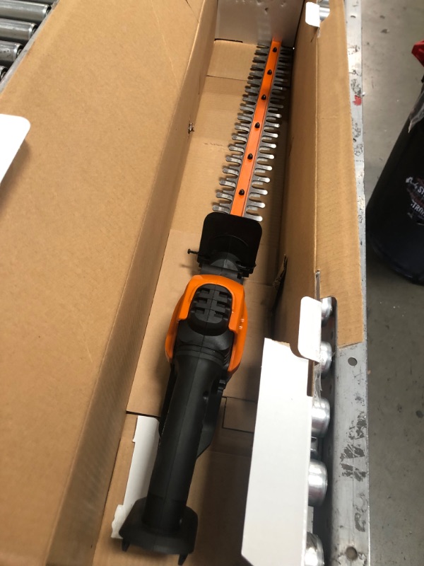 Photo 3 of (DOES NOT FUNCTION)Worx WG261 22 - 20V Hedge Trimmer
