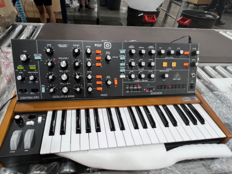 Photo 4 of Behringer POLY D Analog 4-Voice Polyphonic Synthesizer with 37 Full-Size Keys
