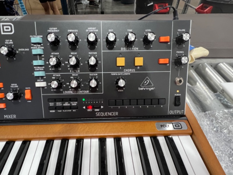 Photo 5 of Behringer POLY D Analog 4-Voice Polyphonic Synthesizer with 37 Full-Size Keys
