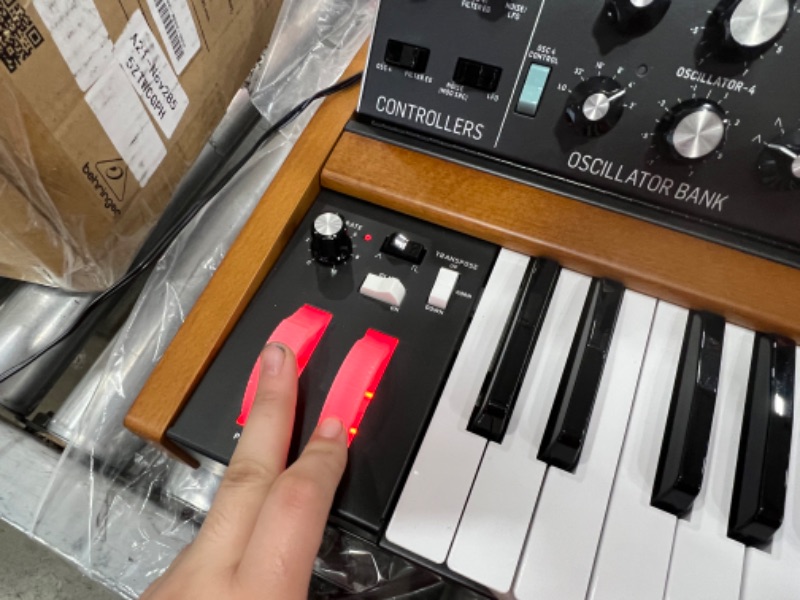 Photo 6 of Behringer POLY D Analog 4-Voice Polyphonic Synthesizer with 37 Full-Size Keys
