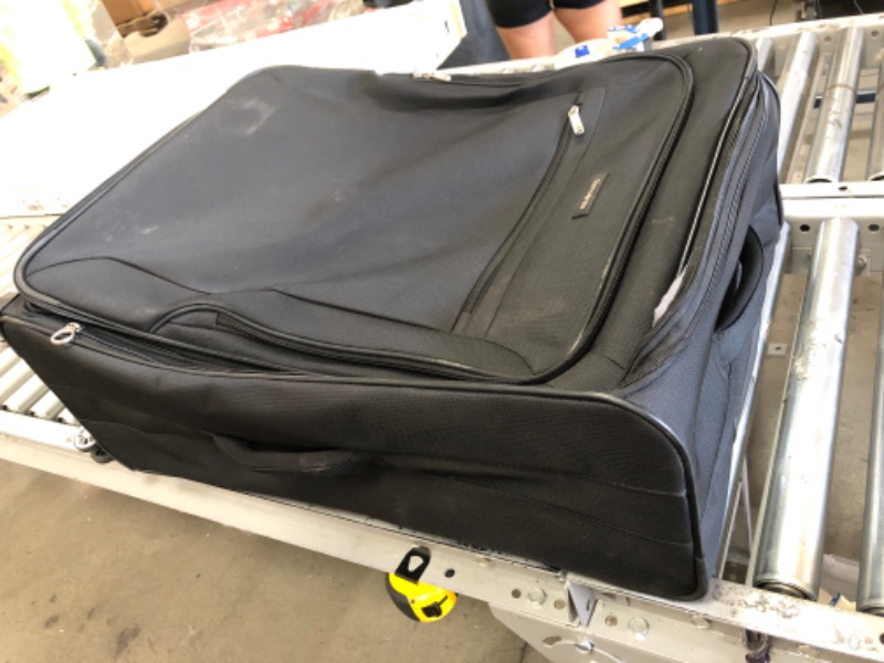 Photo 3 of (COSMETIC DAMAGES) 32" samsonite rolling luggage