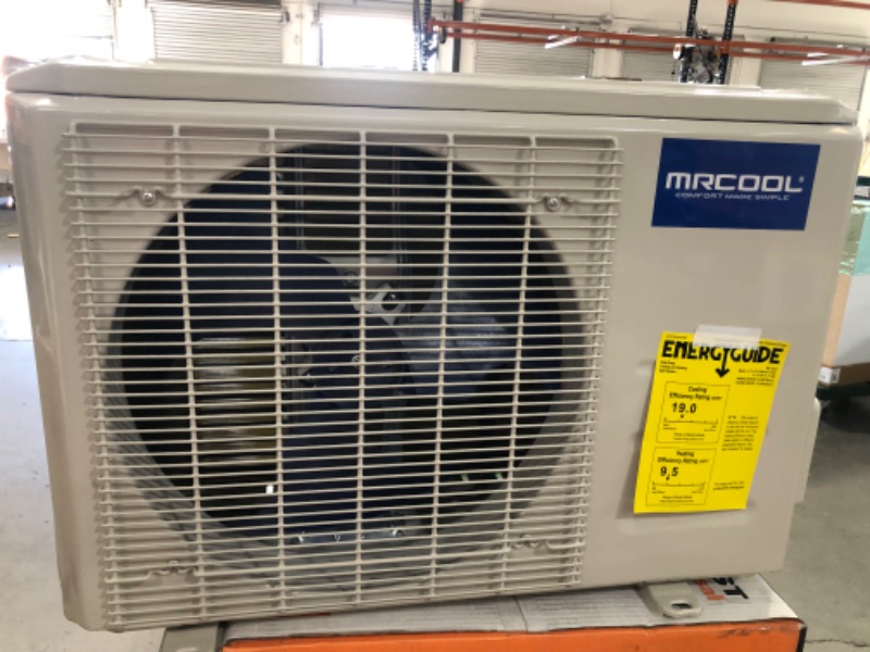 Photo 2 of (DENTED CORNER)
MRCOOL Advantage 3rd Gen 12,000 BTU 1 Ton Ductless Mini Split Air Conditioner and Heat Pump with Mini Stat 230V/60Hz