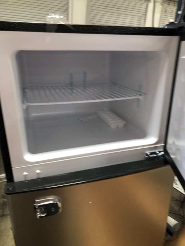 Photo 3 of **PARTS ONLY**
Frigidaire EFR751, 2 Door Apartment Size Refrigerator with Freezer, 7.2 cu ft, Platinum Series, Stainless Steel, 7.5
