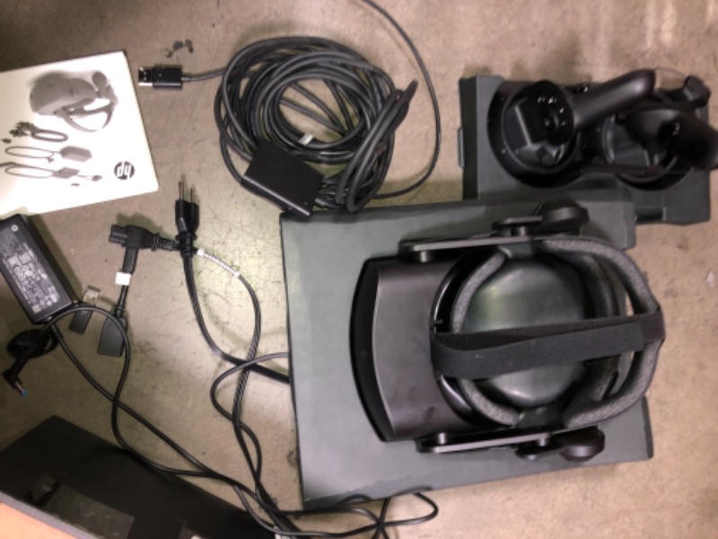 Photo 16 of HP Reverb VR3000 G2 VR Headset-- requires additional electrotonic supplies for full testing 
