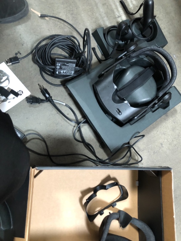 Photo 10 of HP Reverb VR3000 G2 VR Headset-- requires additional electrotonic supplies for full testing 
