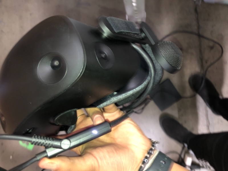 Photo 5 of HP Reverb VR3000 G2 VR Headset-- requires additional electrotonic supplies for full testing 
