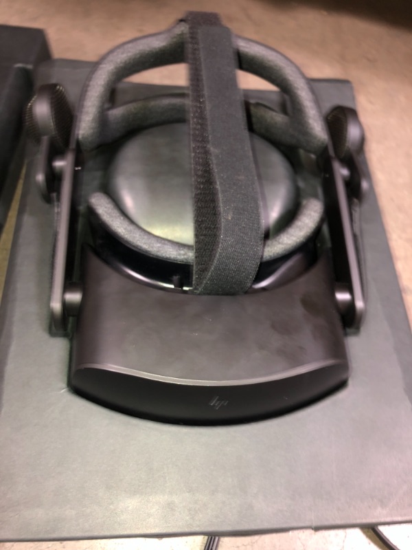 Photo 8 of HP Reverb VR3000 G2 VR Headset-- requires additional electrotonic supplies for full testing 
