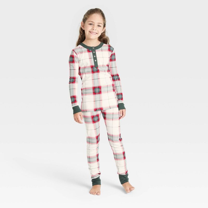 Photo 1 of Kids' Holiday Plaid 2pc Pajama Set - Hearth & Hand™ with Magnolia- 6 PACK - SIZE 6 
