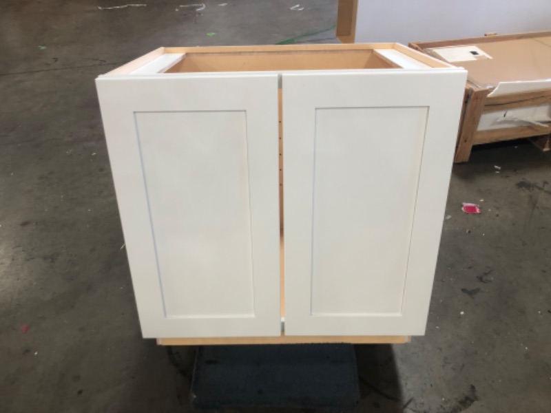 Photo 4 of (DAMAGED DOOR/CORNER/Frame)
33 x 25 x 35 Plywood Assemble Shaker Cabinet White