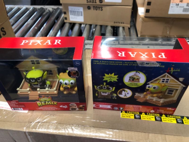 Photo 2 of 2 pack - Toy Story 4 Pixar Alien Remix Carl Fredricksen & Dug 2 Figures & House, Disney Plus Pixar Toy Story & Dug Days Mashup Movie Character, Authentic Detail, Collectors Gift Ages 6 Years & Up, (GXH00)
