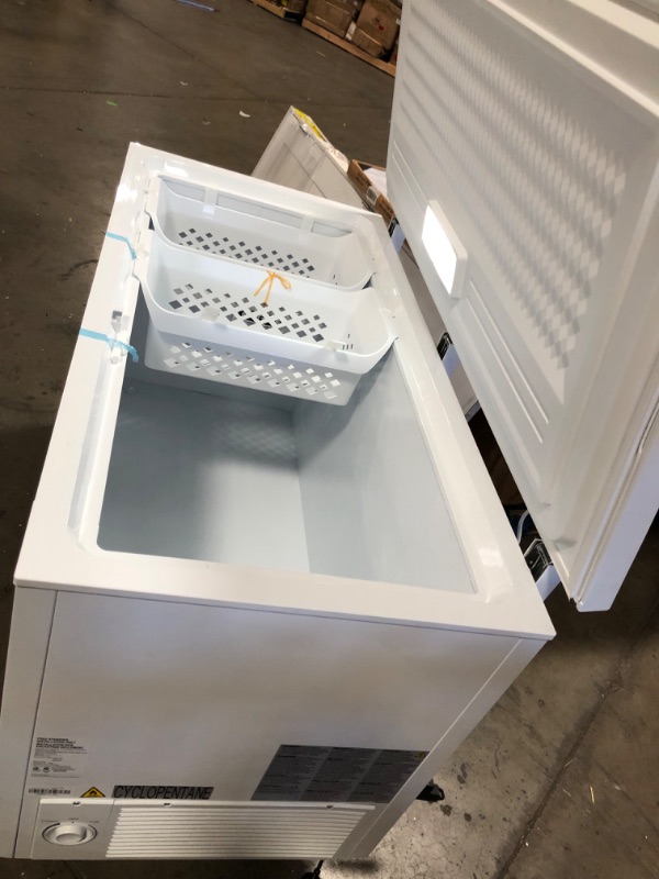 Photo 18 of FFCL1542AW Frigidaire 14.8 Cu. Ft. Chest Freezer