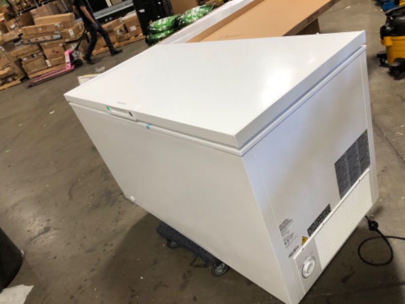 Photo 12 of FFCL1542AW Frigidaire 14.8 Cu. Ft. Chest Freezer