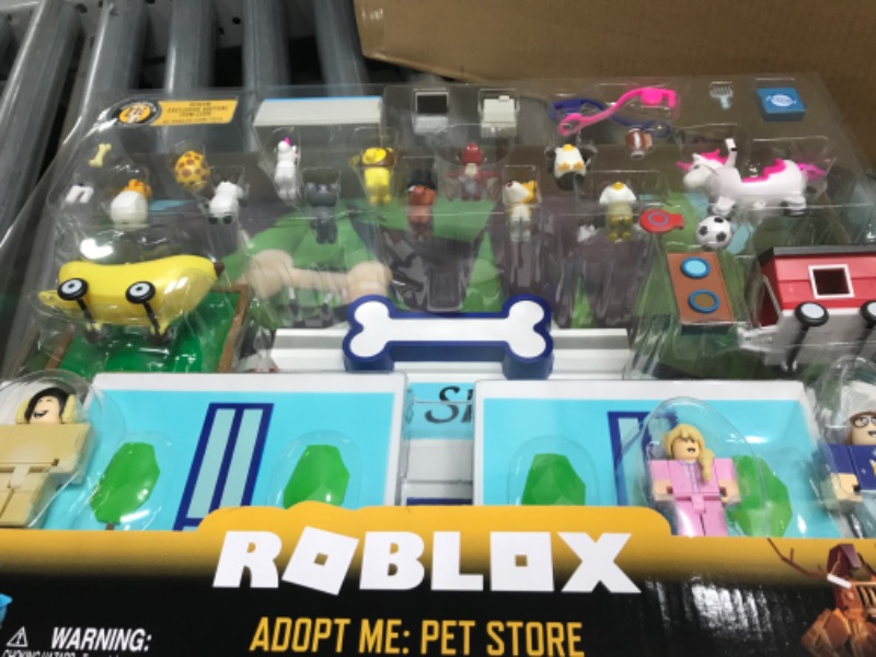 Photo 2 of ***CASE OF 2** Roblox 888 ROG0177 Celebrity-Deluxe Playset Wave 6, Pet Store
