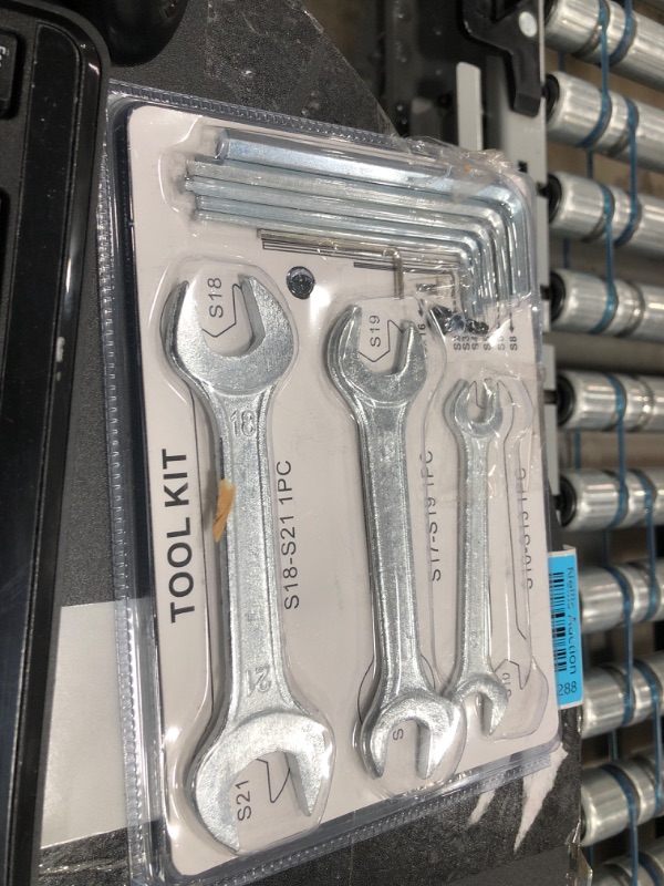 Photo 1 of *SEE NOTE* EVERCROSS Electric Scooter, Electric Scooter for Adults with 800W Motor, Up to 28MPH & 25 Miles, Scooter for Adults with Dual Braking System, Folding Electric Scooter Offroad with 10'' Solid Tires
SIZE: 124 X 30 X41 CM